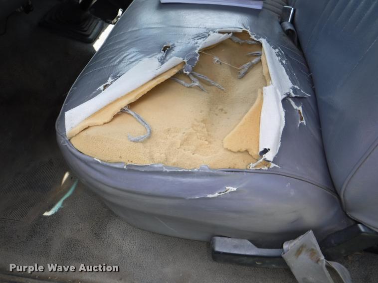 image for item DB3950 1997 Ford F350 XL flatbed pickup truck