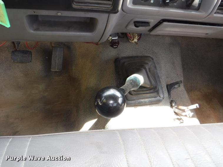 image for item DB3950 1997 Ford F350 XL flatbed pickup truck