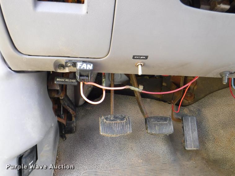 image for item DB3950 1997 Ford F350 XL flatbed pickup truck