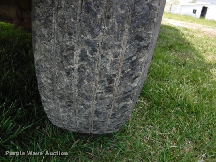 image for item DB3950 1997 Ford F350 XL flatbed pickup truck