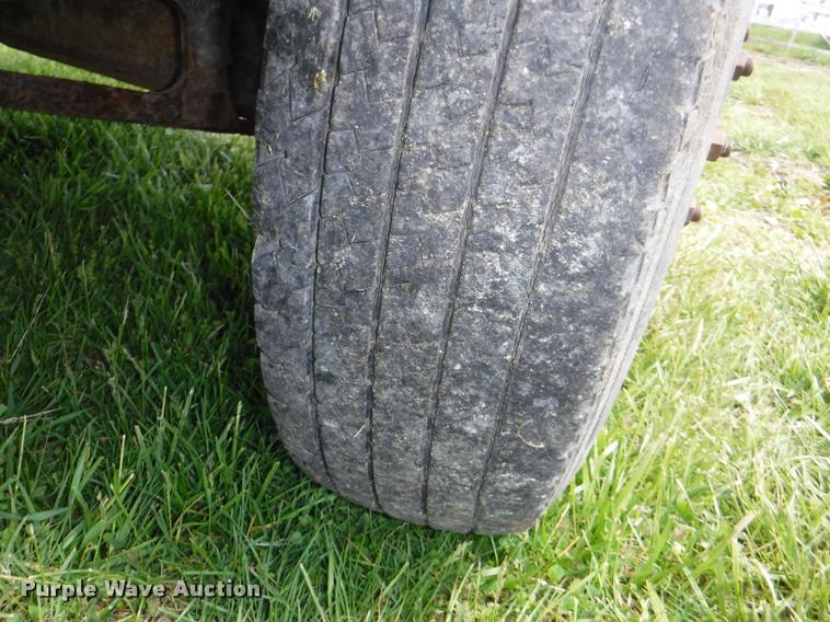 image for item DB3950 1997 Ford F350 XL flatbed pickup truck