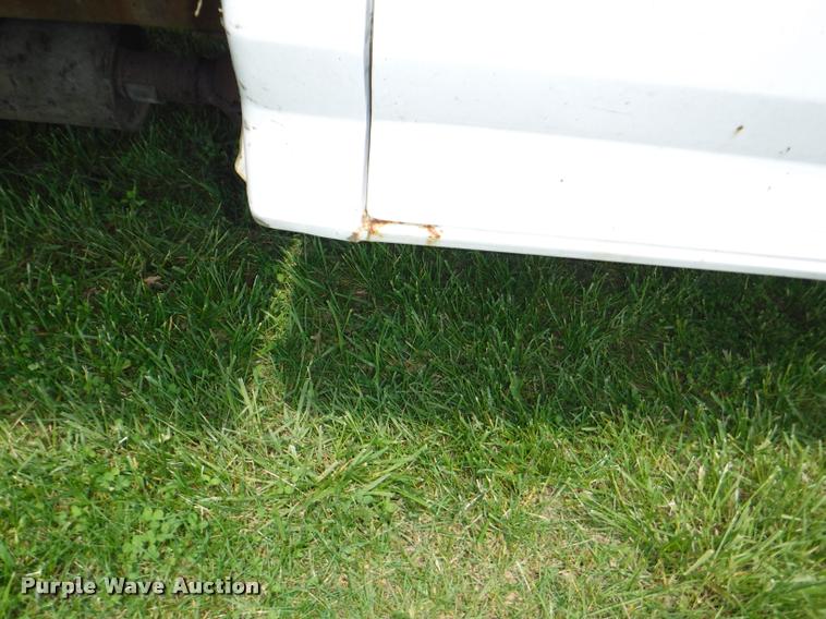 image for item DB3950 1997 Ford F350 XL flatbed pickup truck