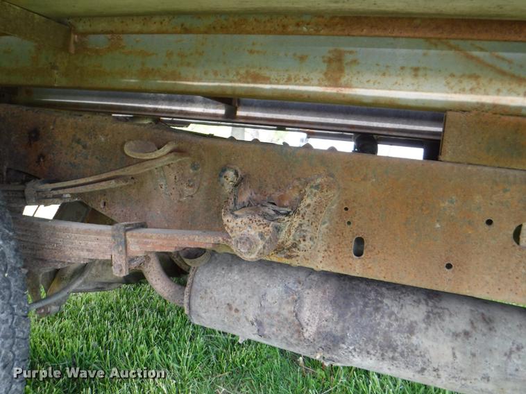 image for item DB3950 1997 Ford F350 XL flatbed pickup truck