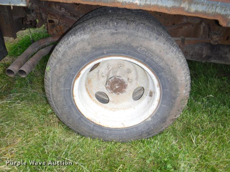 image for item DB3950 1997 Ford F350 XL flatbed pickup truck