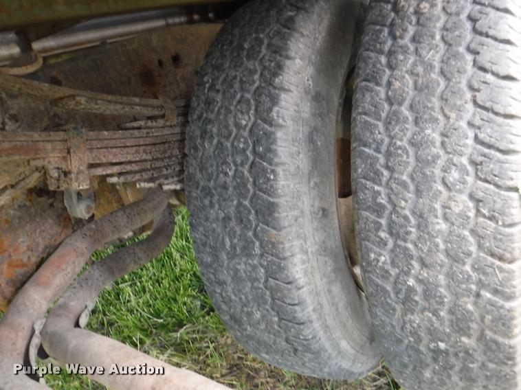 image for item DB3950 1997 Ford F350 XL flatbed pickup truck