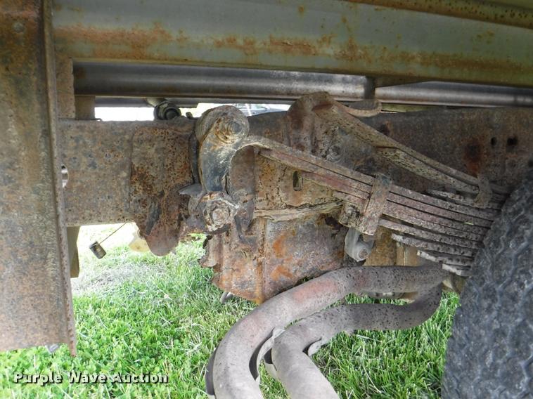 image for item DB3950 1997 Ford F350 XL flatbed pickup truck