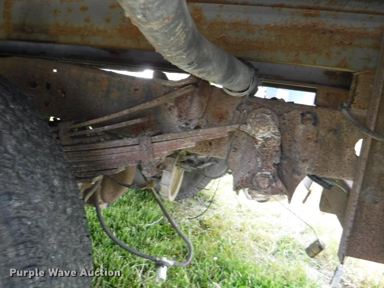 image for item DB3950 1997 Ford F350 XL flatbed pickup truck