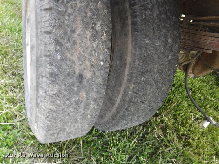 image for item DB3950 1997 Ford F350 XL flatbed pickup truck