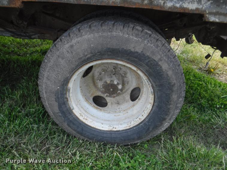 image for item DB3950 1997 Ford F350 XL flatbed pickup truck