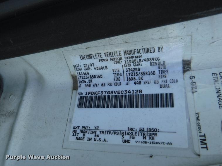 image for item DB3950 1997 Ford F350 XL flatbed pickup truck