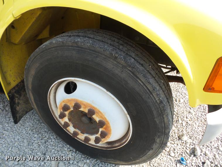 image for item DD9441 1996 International 4700 box truck