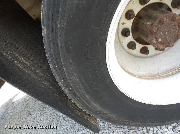 image for item DD9441 1996 International 4700 box truck