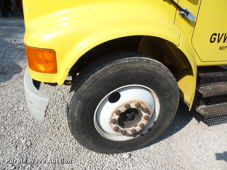 image for item DD9441 1996 International 4700 box truck