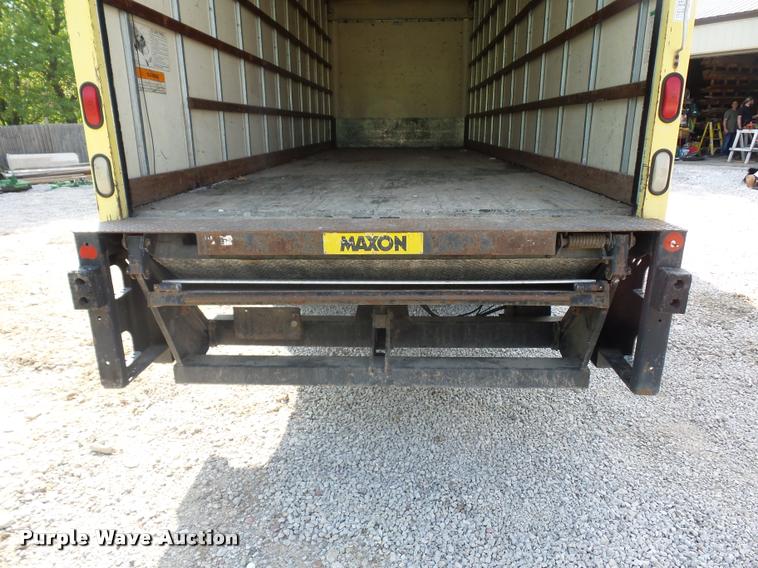 image for item DD9441 1996 International 4700 box truck