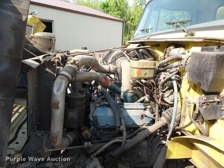 image for item DD9441 1996 International 4700 box truck