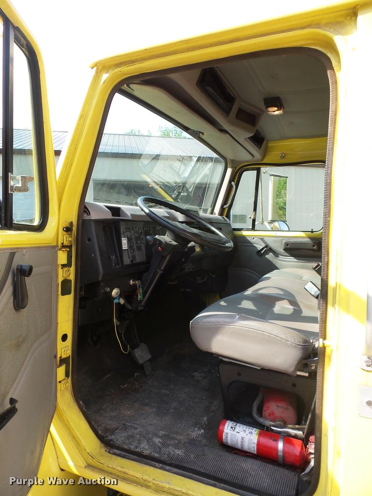 image for item DD9441 1996 International 4700 box truck