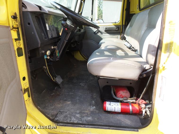 image for item DD9441 1996 International 4700 box truck