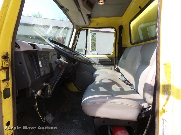 image for item DD9441 1996 International 4700 box truck