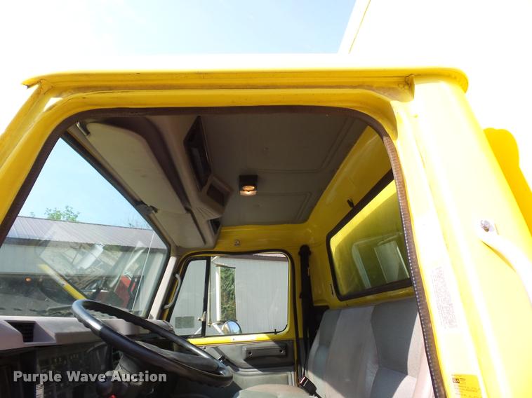 image for item DD9441 1996 International 4700 box truck