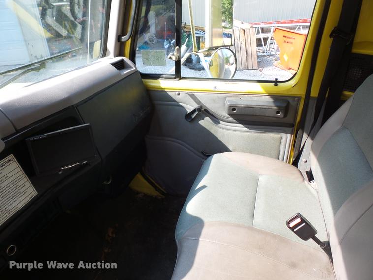 image for item DD9441 1996 International 4700 box truck