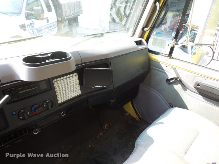 image for item DD9441 1996 International 4700 box truck