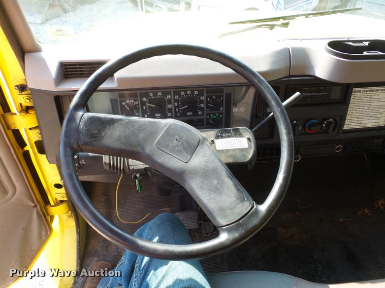 image for item DD9441 1996 International 4700 box truck