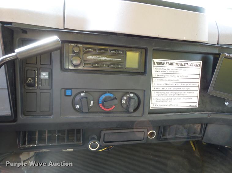 image for item DD9441 1996 International 4700 box truck