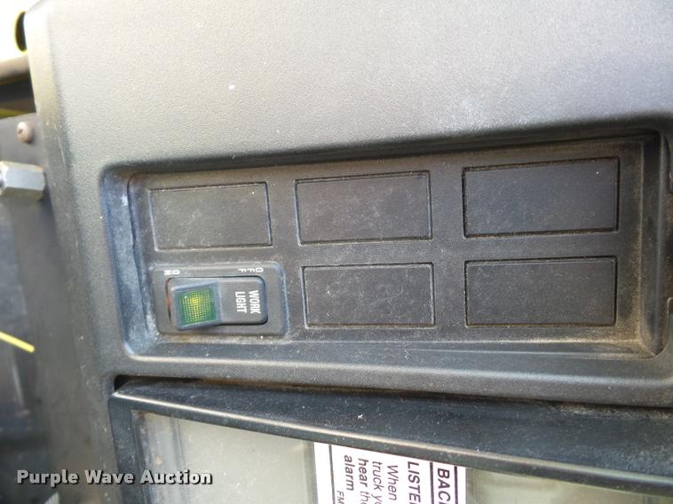 image for item DD9441 1996 International 4700 box truck