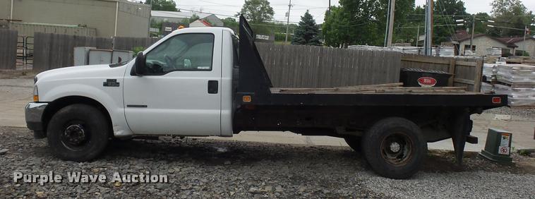 image for item DD9470 2003 Ford F350 flatbed pickup truck