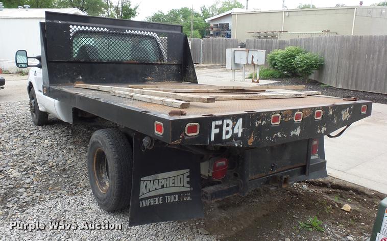 image for item DD9470 2003 Ford F350 flatbed pickup truck