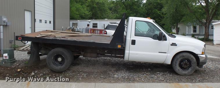 image for item DD9470 2003 Ford F350 flatbed pickup truck
