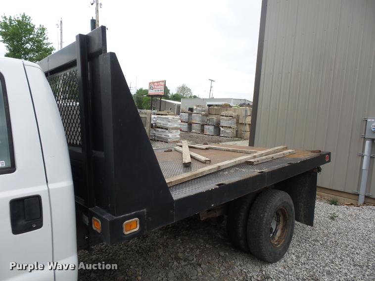 image for item DD9470 2003 Ford F350 flatbed pickup truck