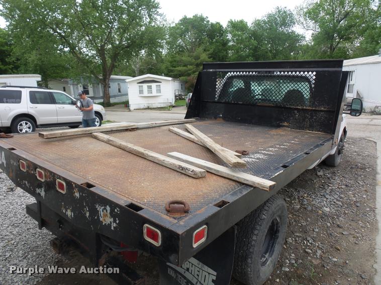 image for item DD9470 2003 Ford F350 flatbed pickup truck