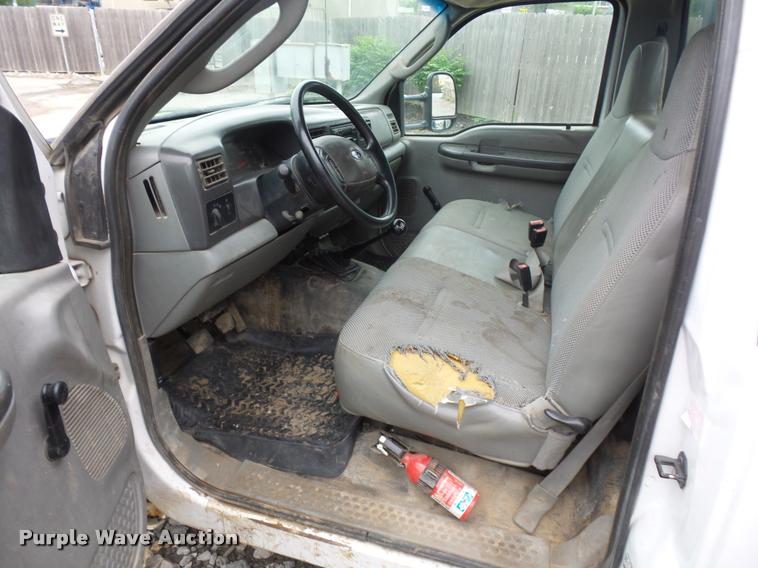 image for item DD9470 2003 Ford F350 flatbed pickup truck