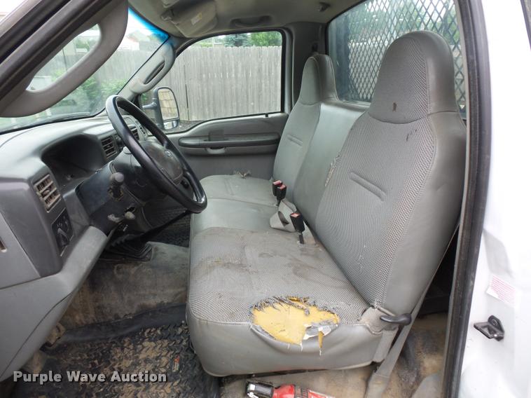 image for item DD9470 2003 Ford F350 flatbed pickup truck