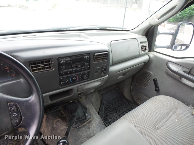 image for item DD9470 2003 Ford F350 flatbed pickup truck