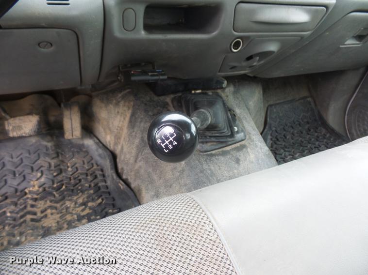 image for item DD9470 2003 Ford F350 flatbed pickup truck