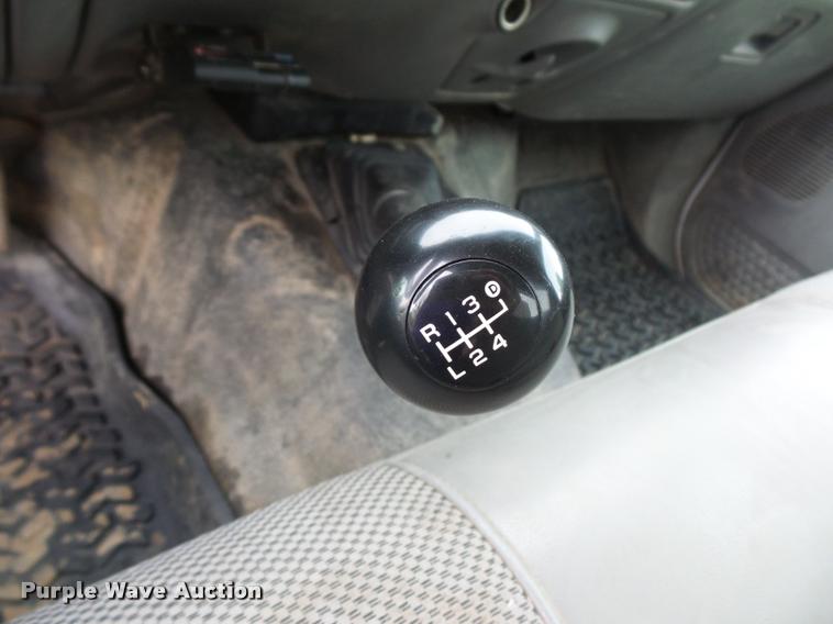 image for item DD9470 2003 Ford F350 flatbed pickup truck