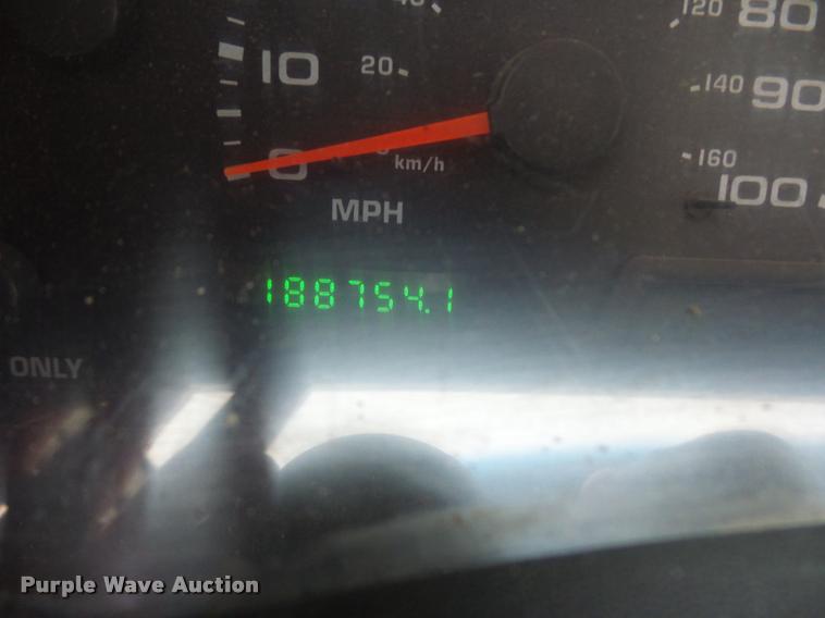 image for item DD9470 2003 Ford F350 flatbed pickup truck