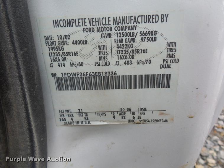 image for item DD9470 2003 Ford F350 flatbed pickup truck