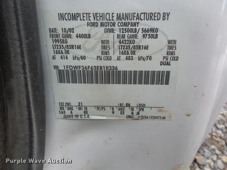 image for item DD9470 2003 Ford F350 flatbed pickup truck