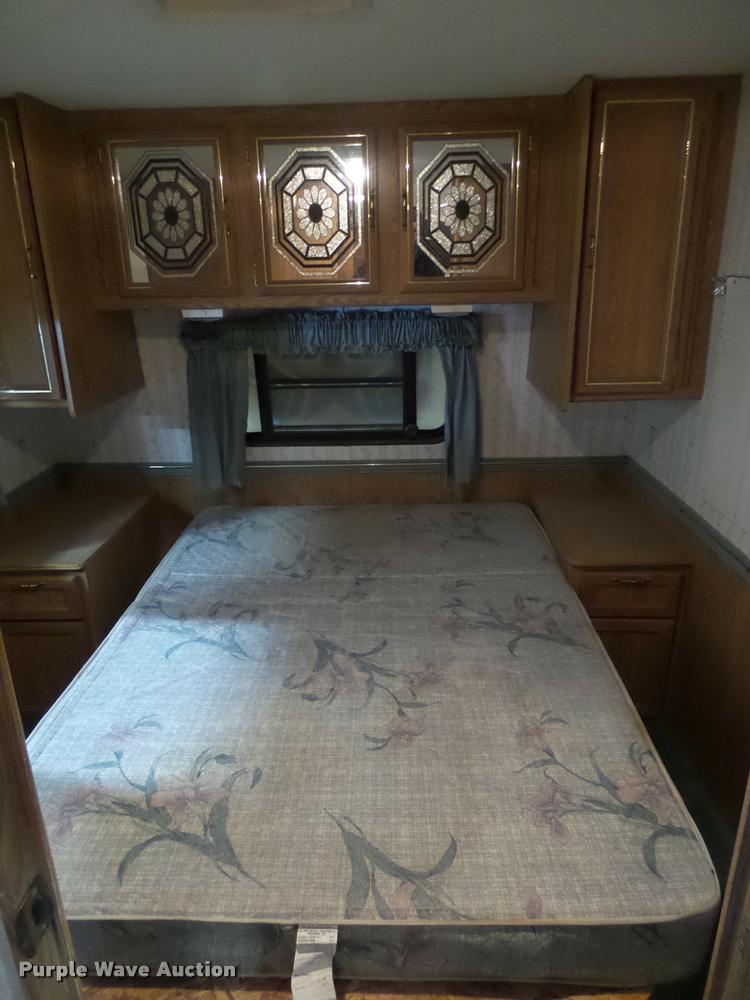 image for item DH9554 1992 Starcraft 8X35 camper