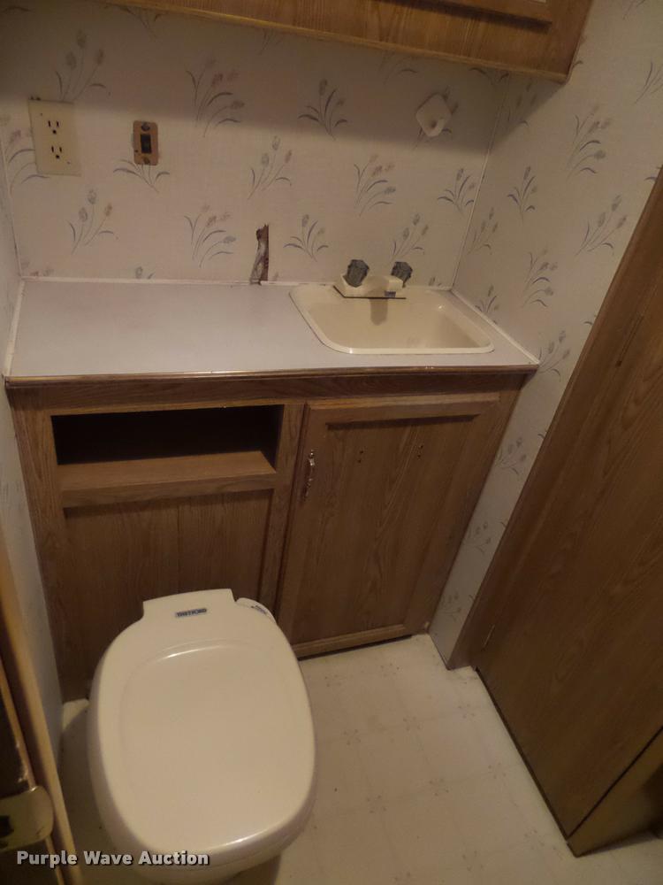 image for item DH9554 1992 Starcraft 8X35 camper