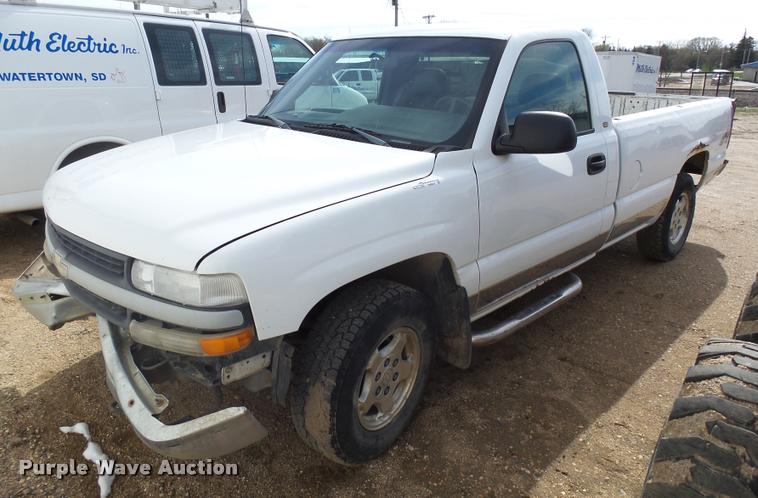 image for item DH9612 2000 Chevrolet Silverado 1500 pickup truck