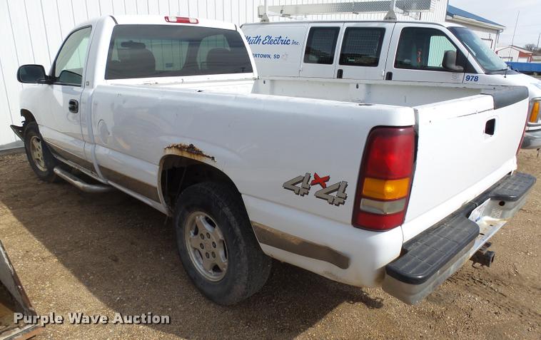 image for item DH9612 2000 Chevrolet Silverado 1500 pickup truck