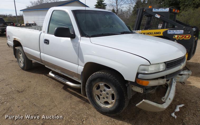 image for item DH9612 2000 Chevrolet Silverado 1500 pickup truck
