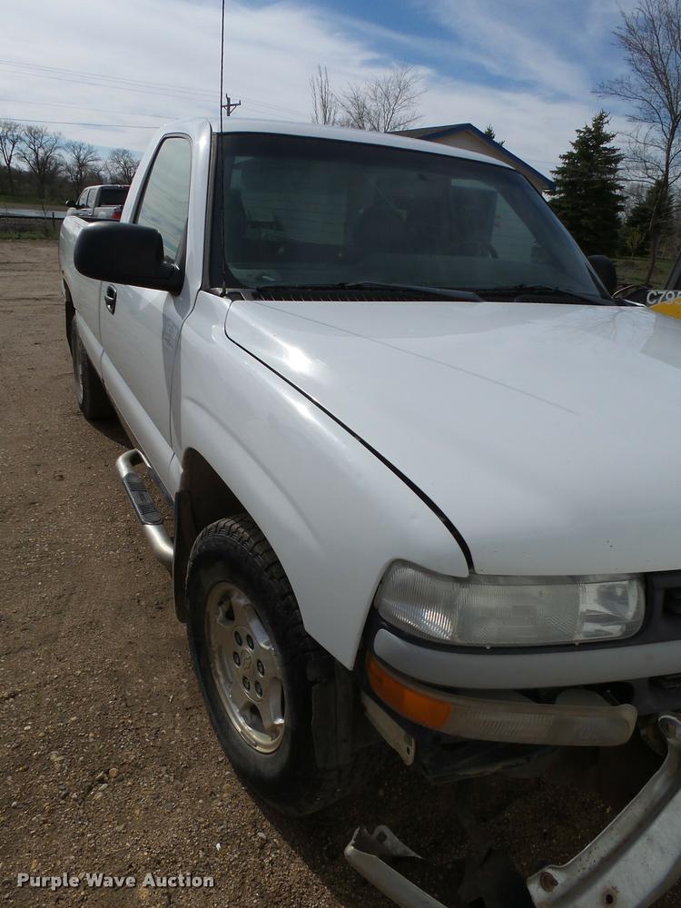 image for item DH9612 2000 Chevrolet Silverado 1500 pickup truck