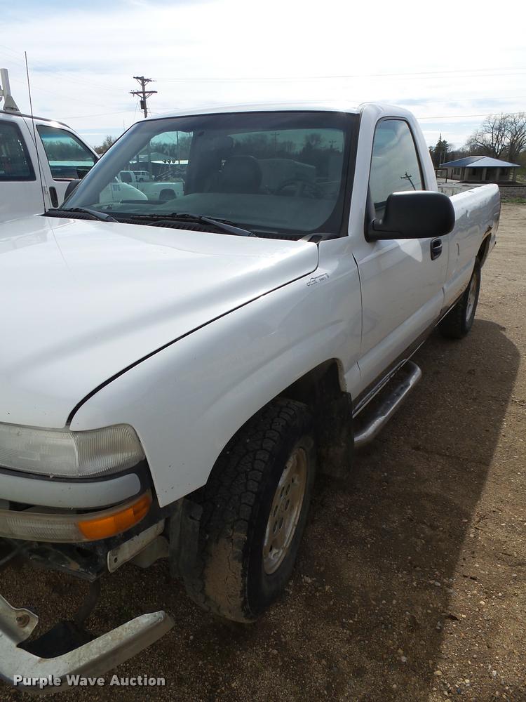 image for item DH9612 2000 Chevrolet Silverado 1500 pickup truck