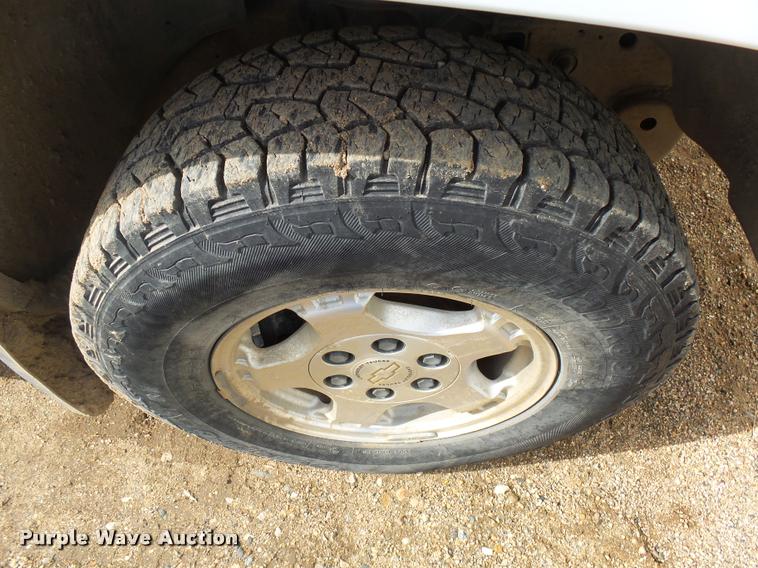 image for item DH9612 2000 Chevrolet Silverado 1500 pickup truck