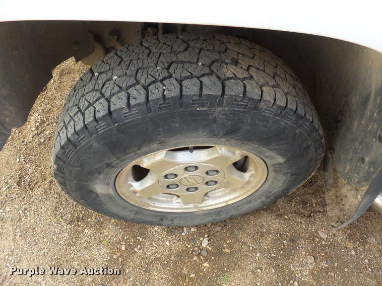 image for item DH9612 2000 Chevrolet Silverado 1500 pickup truck